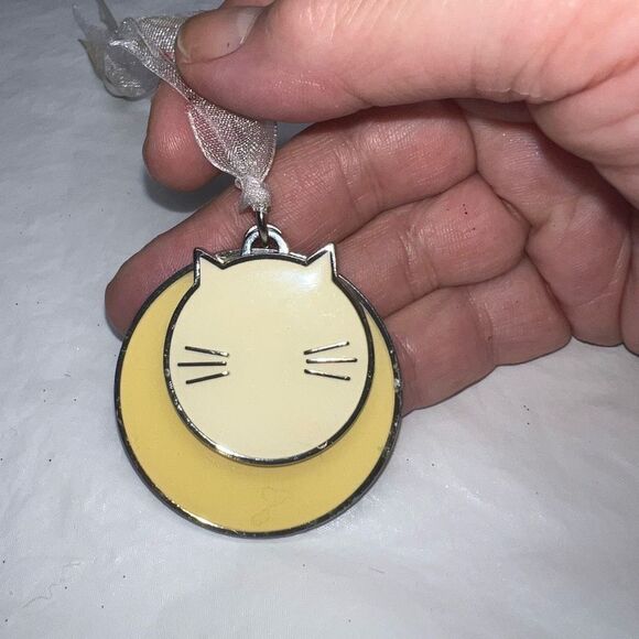 Fancy Feast by Purina 2012 Christmas Collector Ornament - Picture 2 of 6